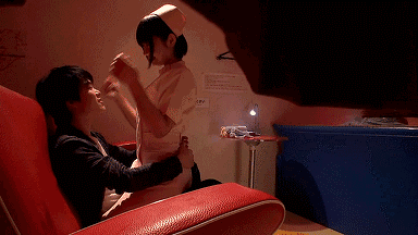 正惊GIF：不行了！美女护士贴身悉心呵护病人，这样可以恢复的更快