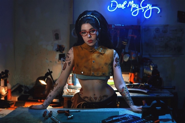 俄罗斯美女Cos《鬼泣5》妮可 纤腰美臀格外性感