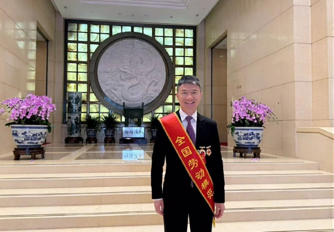 米哈游总裁大伟哥被授予&ldquo;全国劳动模范&rdquo;荣誉称号