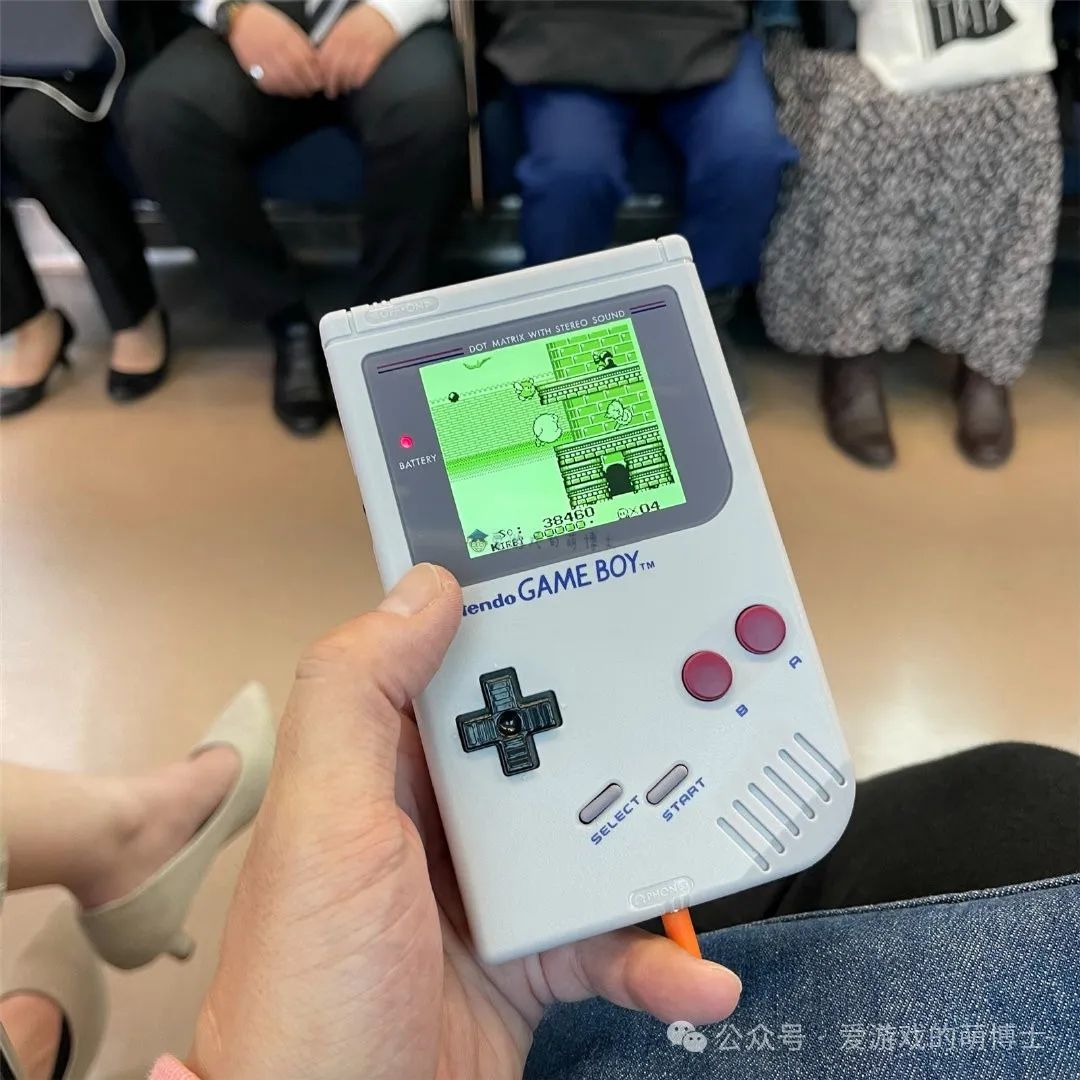 游戏圈冷知识：GameBoy掌机和如今的智能手机差不多大小